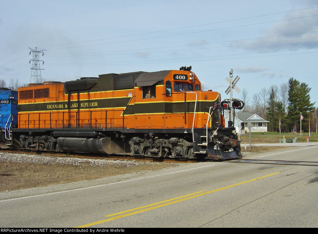 ELS 400 crossing County Highway E